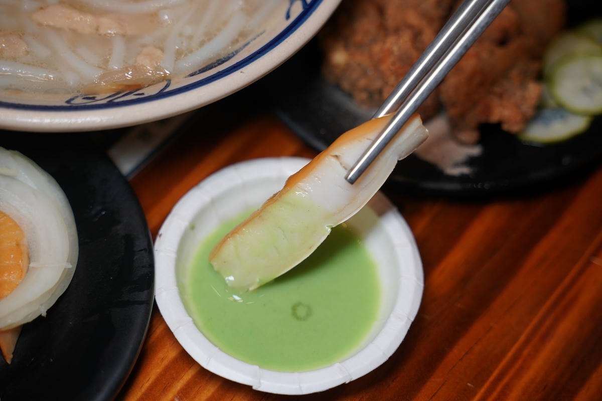 【老伙計黑金滷肉飯鹹粥米粉湯】林口三井OUTLET平價小吃推薦 大鍋煮傳統小吃濃郁湯頭