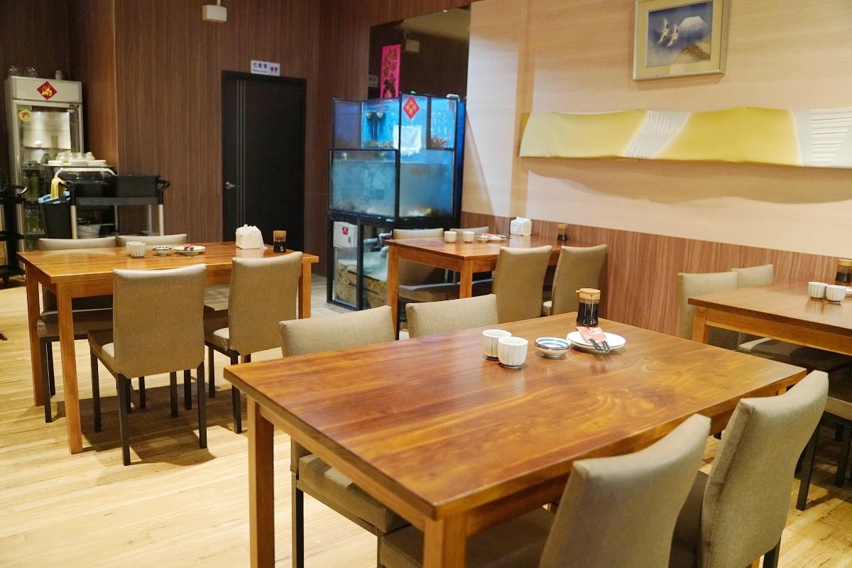 【小海童日式料理】青埔日式無菜單料理推薦 美味活體海鮮+季節時魚 慶生聚餐團體包廂吃飯首選