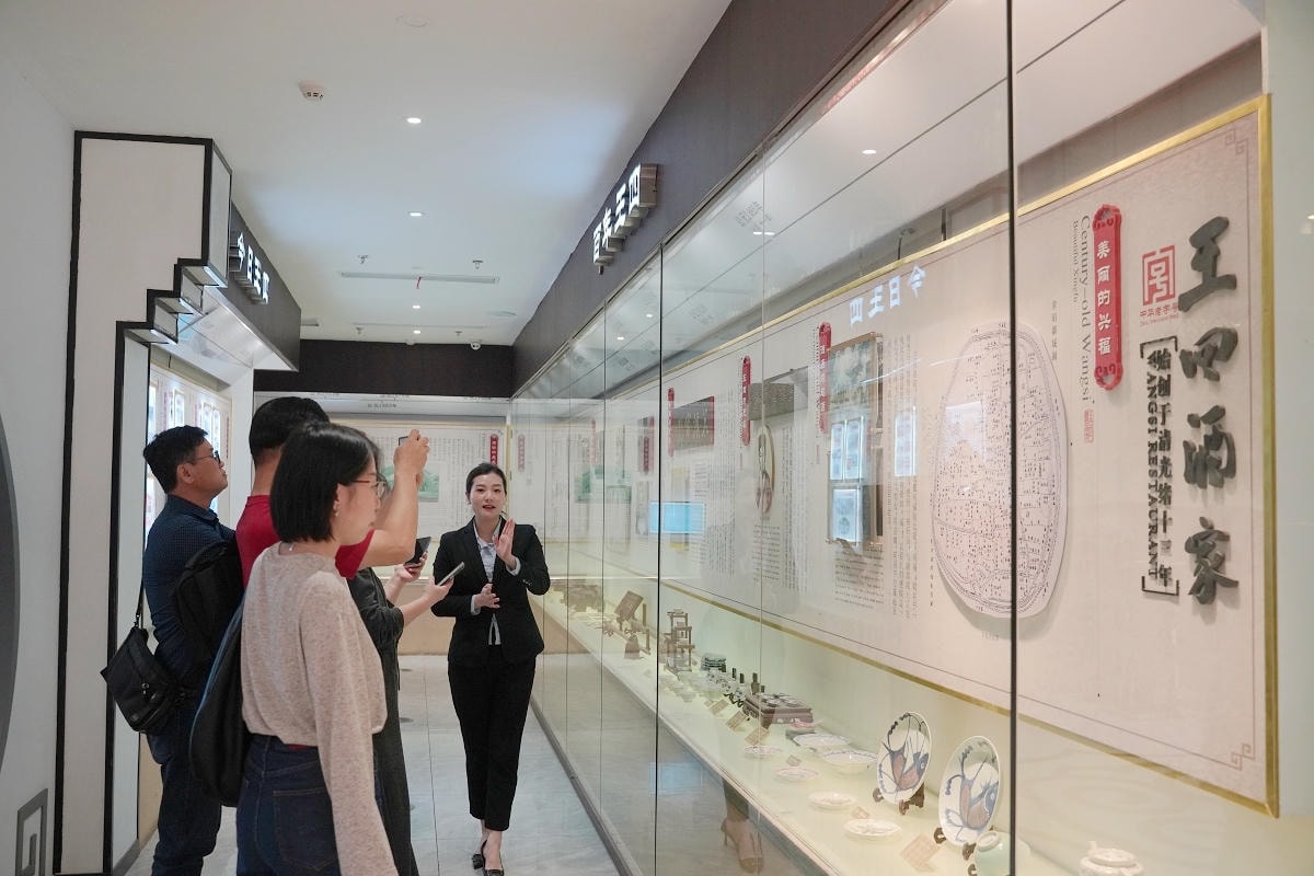【江蘇常熟王四酒家】創始於1887年/清光緒十三年 美味必點堂做叫花雞/桂花血糯/鹽水河蝦 - 第3張圖 【江蘇常熟王四酒家】創始於1887年/清光緒十三年 美味必點堂做叫花雞/桂花血糯/鹽水河蝦