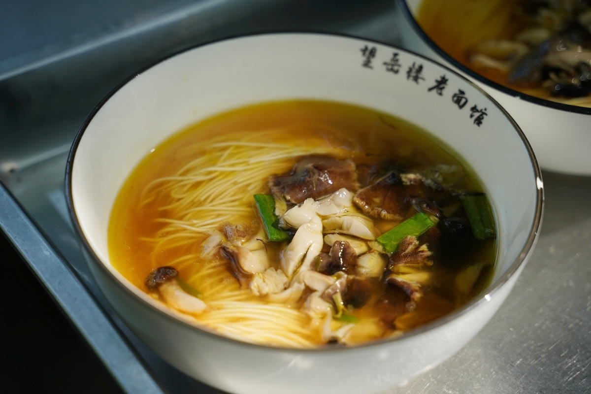 【興福望岳樓老麵館】蘇州常熟興福禪寺美食推薦 一柱清香一碗蕈油麵 常熟十大人氣麵館