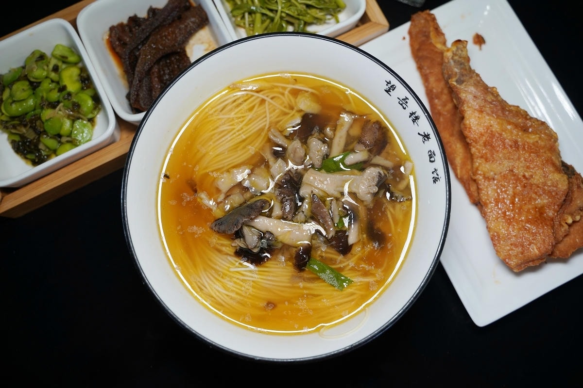 【興福望岳樓老麵館】蘇州常熟興福禪寺美食推薦 一柱清香一碗蕈油麵 常熟十大人氣麵館