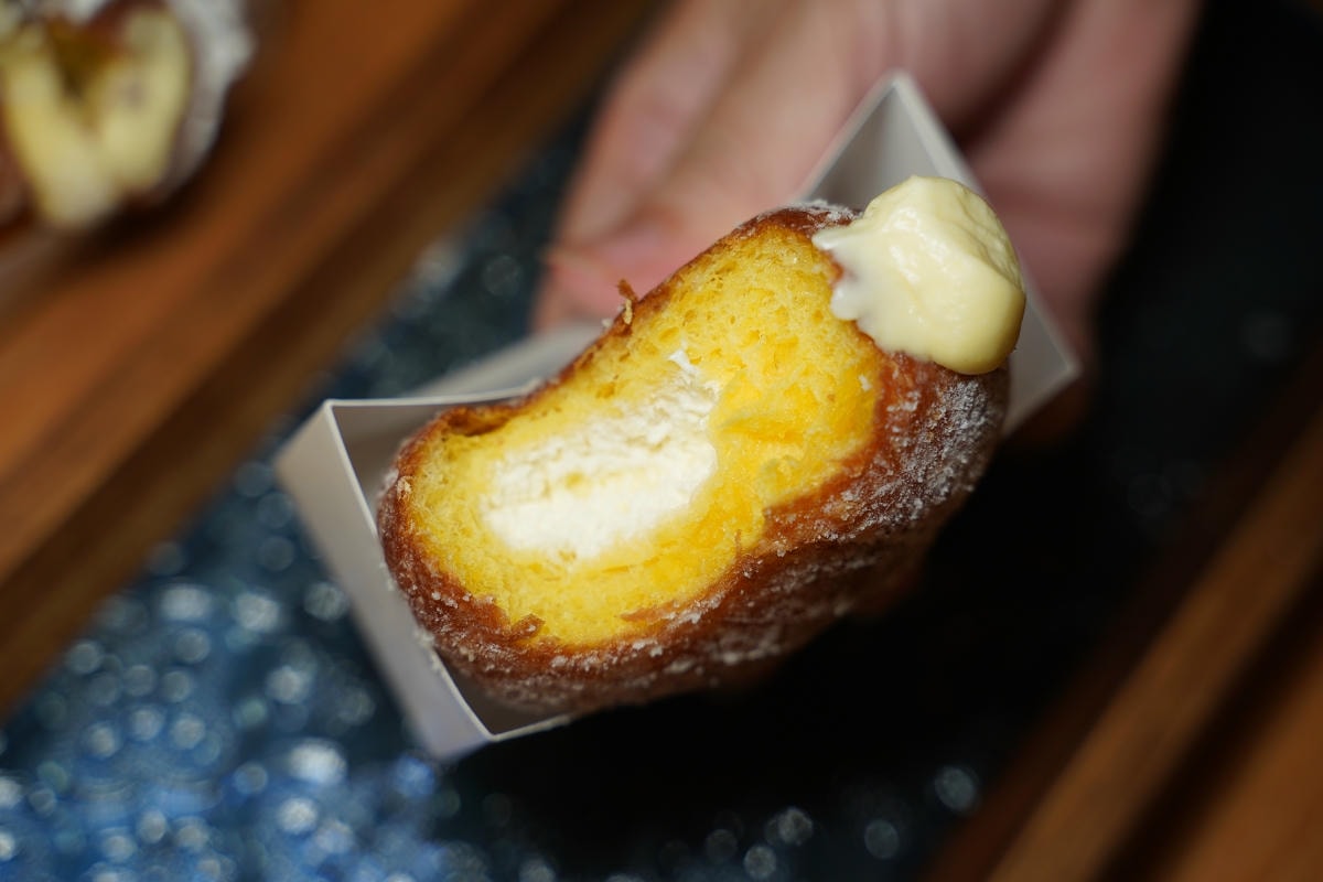 【東京巴黎甜點南京店】奢華外衣金莎菠蘿蛋黃酥中秋節禮盒 超人氣生甜甜圈口味選擇多