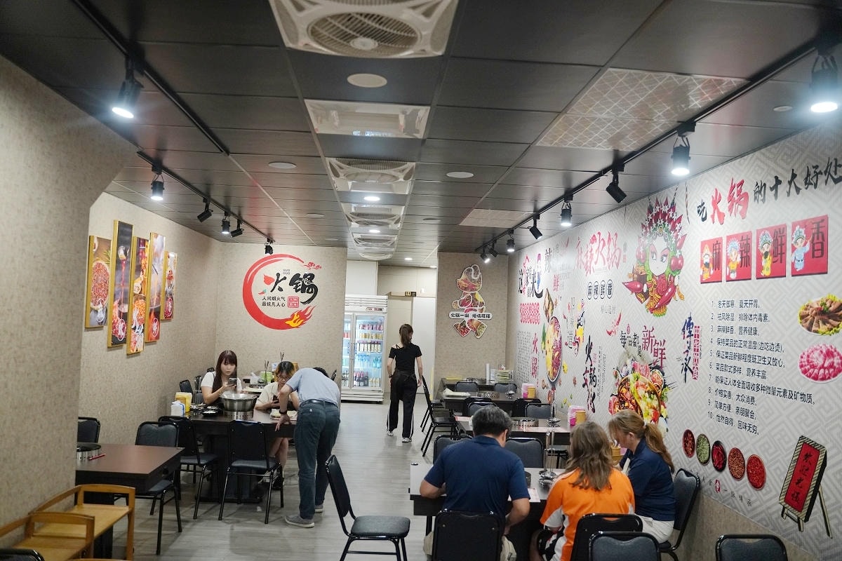 【紅紅麻辣火鍋店】中壢麻辣鴛鴦火鍋推薦 傳統四川麻辣火鍋改造台灣口味 傳統中式風格用餐環境