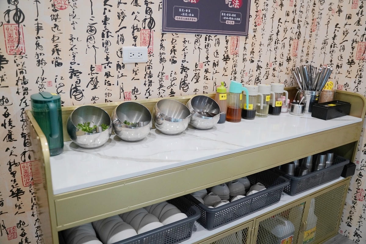 【紅紅麻辣火鍋店】中壢麻辣鴛鴦火鍋推薦 傳統四川麻辣火鍋改造台灣口味 傳統中式風格用餐環境