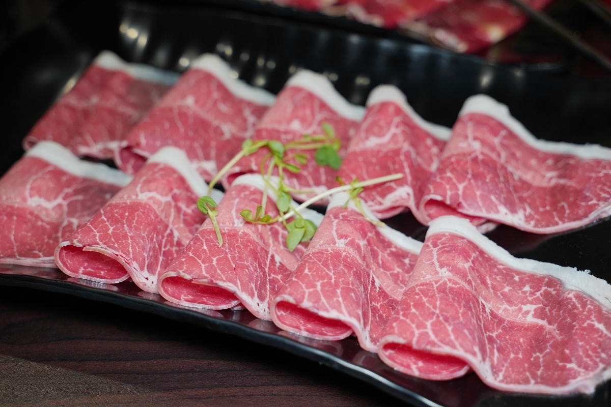 【紅紅麻辣火鍋店】中壢麻辣鴛鴦火鍋推薦 傳統四川麻辣火鍋改造台灣口味 傳統中式風格用餐環境