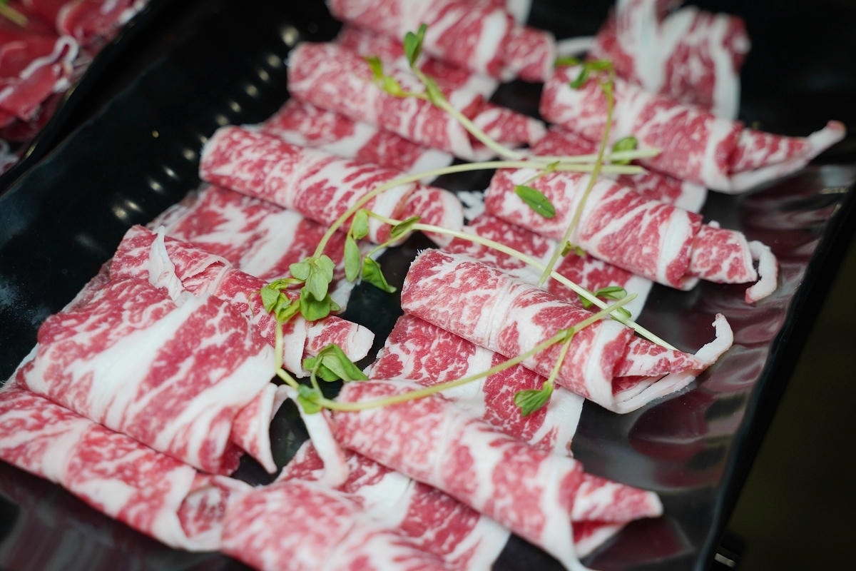 【紅紅麻辣火鍋店】中壢麻辣鴛鴦火鍋推薦 傳統四川麻辣火鍋改造台灣口味 傳統中式風格用餐環境