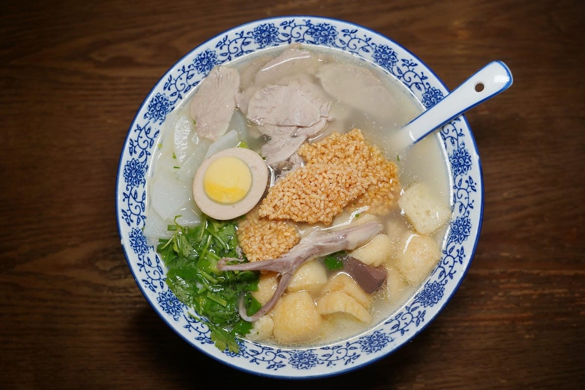 【小潘記鴨血粉絲湯】南京超人氣排隊小吃 江蘇省米其林指南美食推薦 慢火細熬老鴨湯醇鮮味美