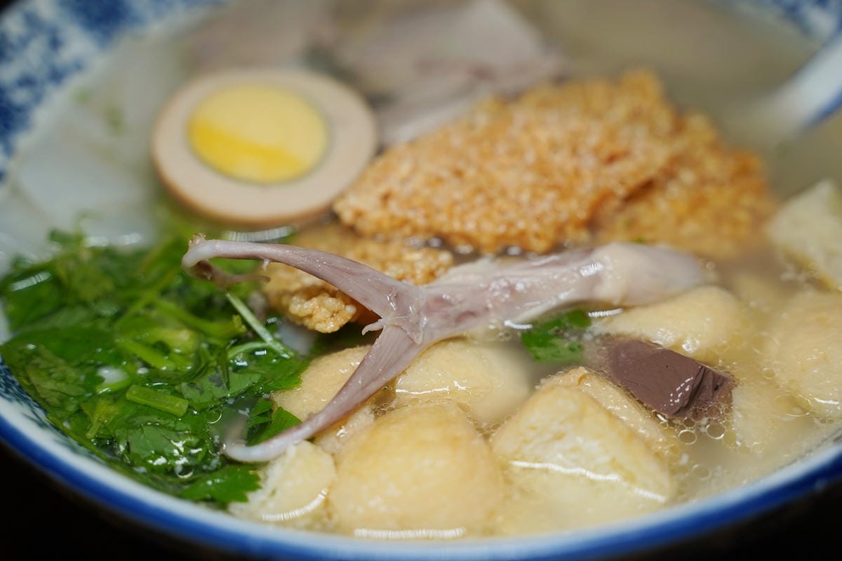 【小潘記鴨血粉絲湯】南京超人氣排隊小吃 江蘇省米其林指南美食推薦 慢火細熬老鴨湯醇鮮味美