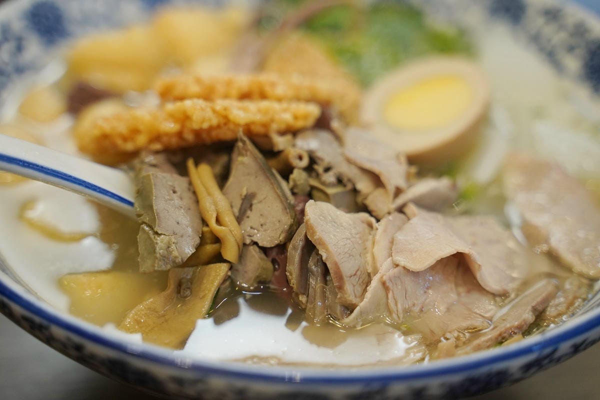 【小潘記鴨血粉絲湯】南京超人氣排隊小吃 江蘇省米其林指南美食推薦 慢火細熬老鴨湯醇鮮味美