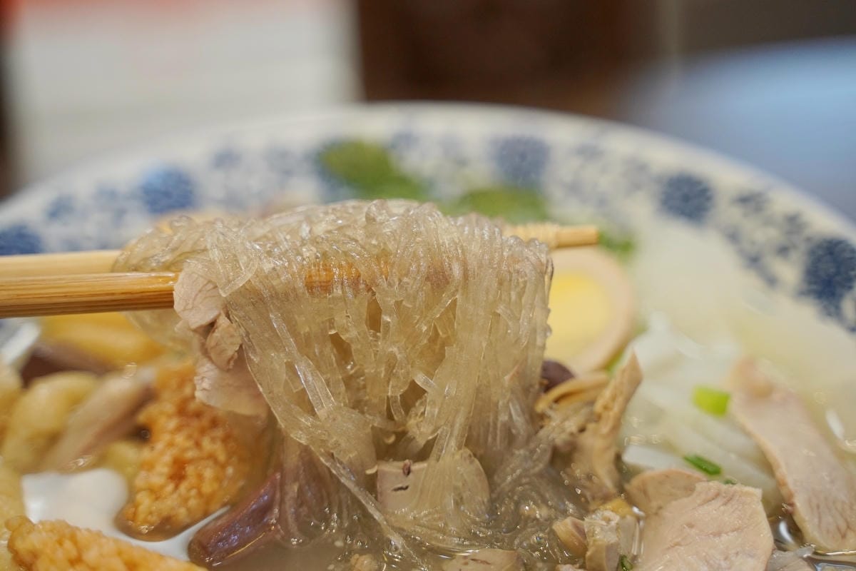 【小潘記鴨血粉絲湯】南京超人氣排隊小吃 江蘇省米其林指南美食推薦 慢火細熬老鴨湯醇鮮味美