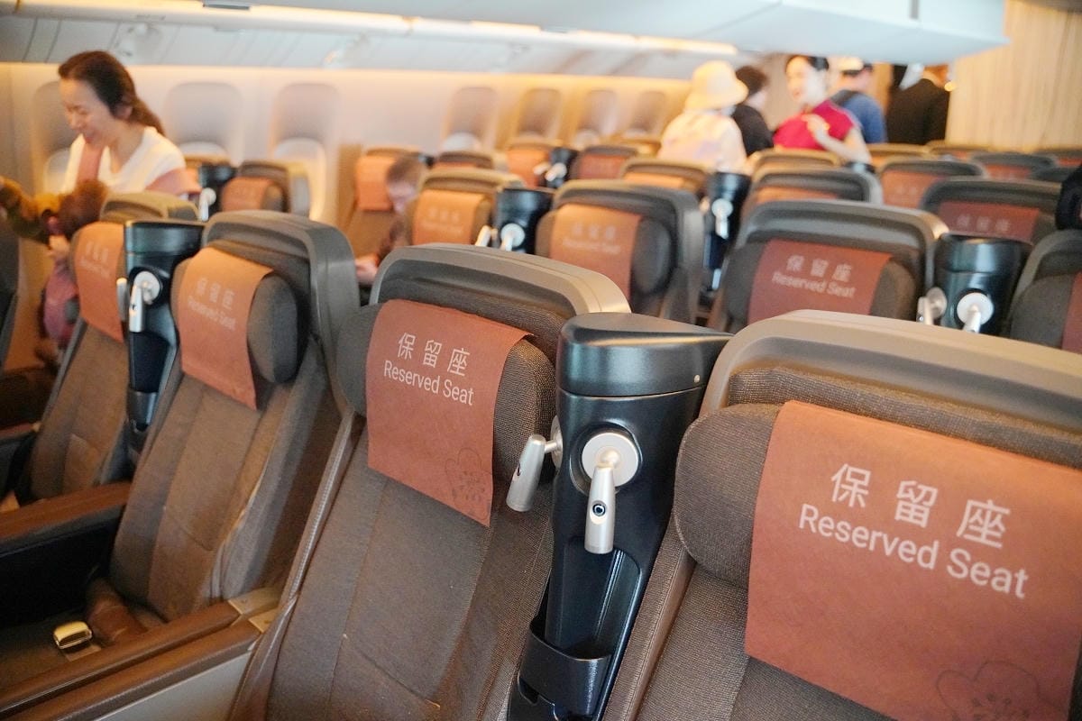 【桃園國際機場飛日本北海道新千歲機場】中華航空CI130 二航南翼臺灣玩藝大街飛機觀景平台 - 第16張圖 【桃園國際機場飛日本北海道新千歲機場】中華航空CI130 二航南翼臺灣玩藝大街飛機觀景平台