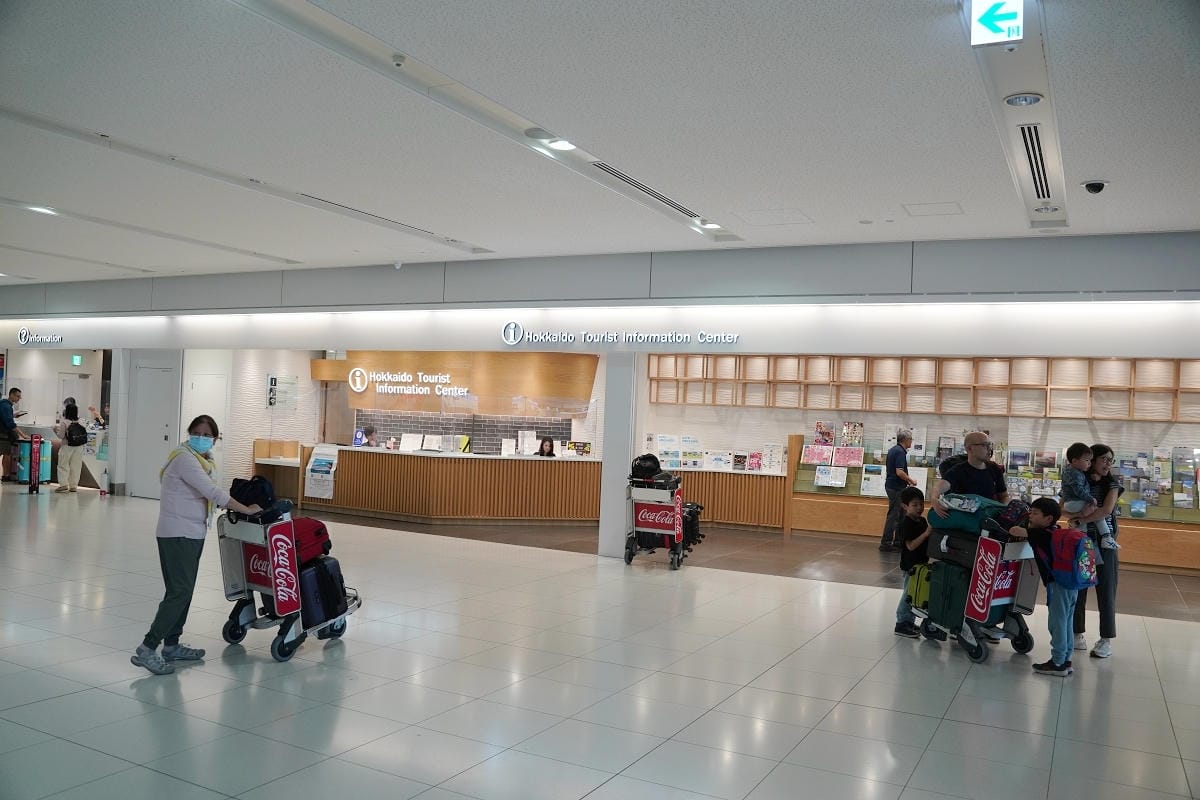 【桃園國際機場飛日本北海道新千歲機場】中華航空CI130 二航南翼臺灣玩藝大街飛機觀景平台 - 第20張圖 【桃園國際機場飛日本北海道新千歲機場】中華航空CI130 二航南翼臺灣玩藝大街飛機觀景平台