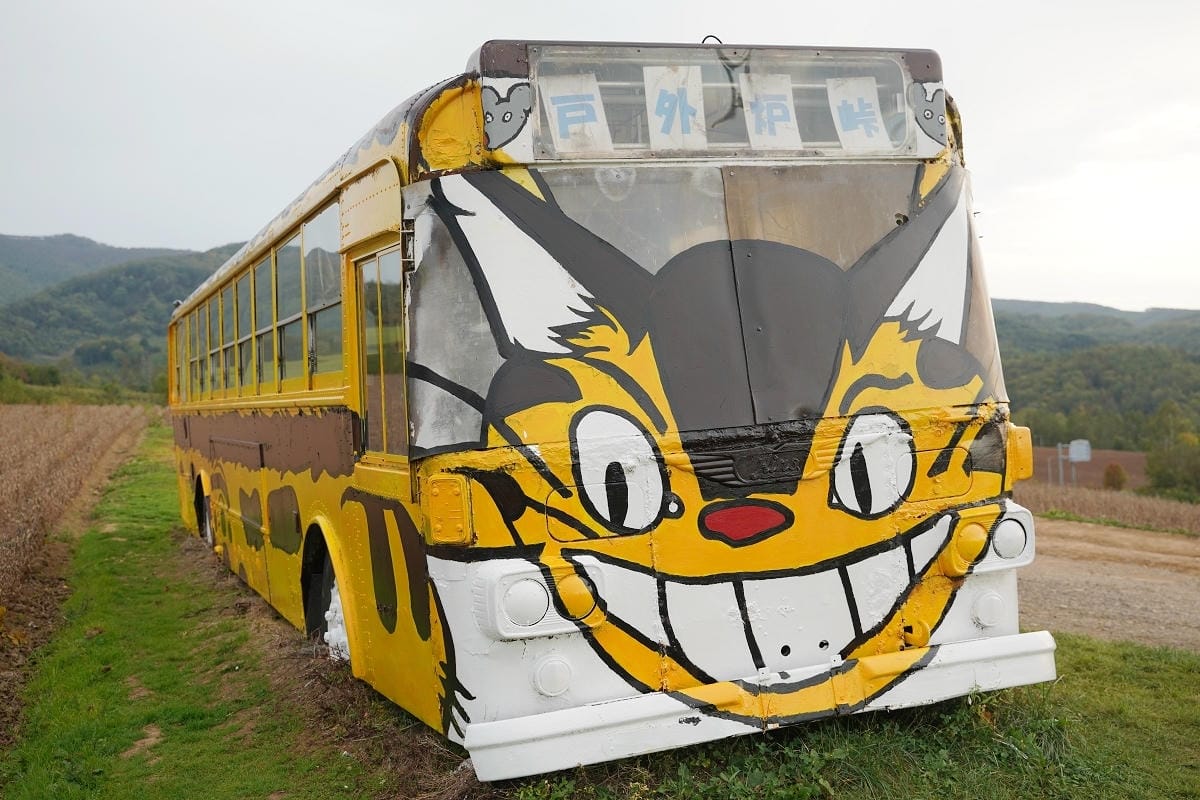 【戸外炉峠のネコバス】戶外炉峠駐車公園旁 北海道深川景點推薦 免費停車超可愛龍貓巴士免費拍