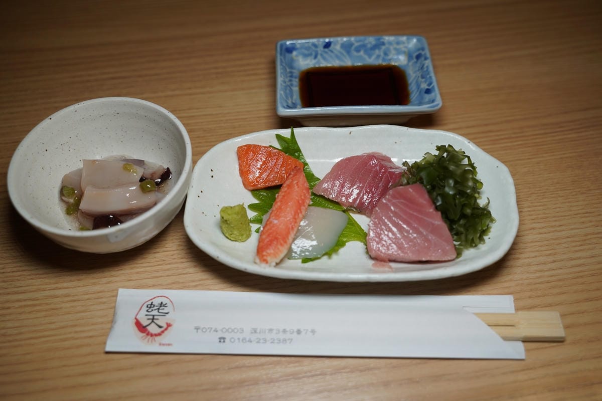 【深川蛯天】北海道深川美食推薦 開業於1962年深川老字號餐廳 招牌30公分巨無霸炸蝦必點 - 第11張圖 【深川蛯天】北海道深川美食推薦 開業於1962年深川老字號餐廳 招牌30公分巨無霸炸蝦必點