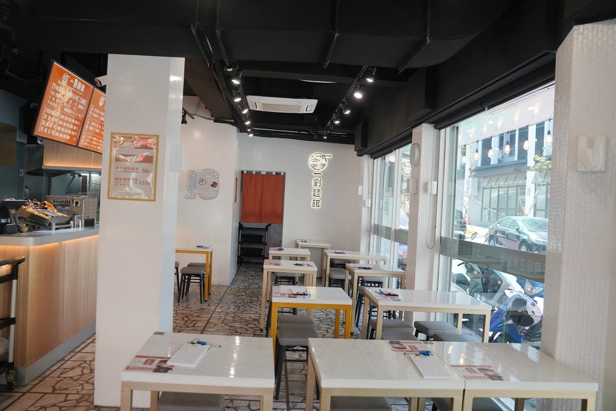 【一劉麵館】內壢麵店推薦 乾淨明亮用餐環境 令人驚艷小菜滷味 味道必點招牌一劉乾麵