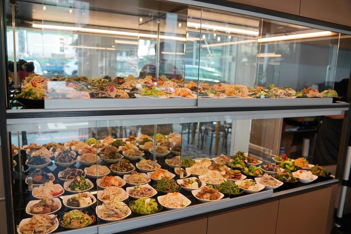 【一劉麵館】內壢麵店推薦 乾淨明亮用餐環境 令人驚艷小菜滷味 味道必點招牌一劉乾麵