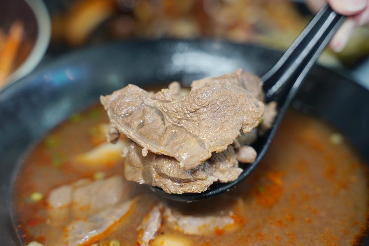 【一劉麵館】內壢麵店推薦 乾淨明亮用餐環境 令人驚艷小菜滷味 味道必點招牌一劉乾麵