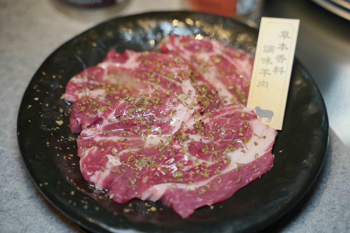 【旭川成吉思汗 大黑屋（ASAHIKAWA JINGISUKAN DAIKOKUYA）台北中山北路店】北海道旭川排隊名店首間海外旗艦店插旗台北中山區 北海道正宗烤羊肉