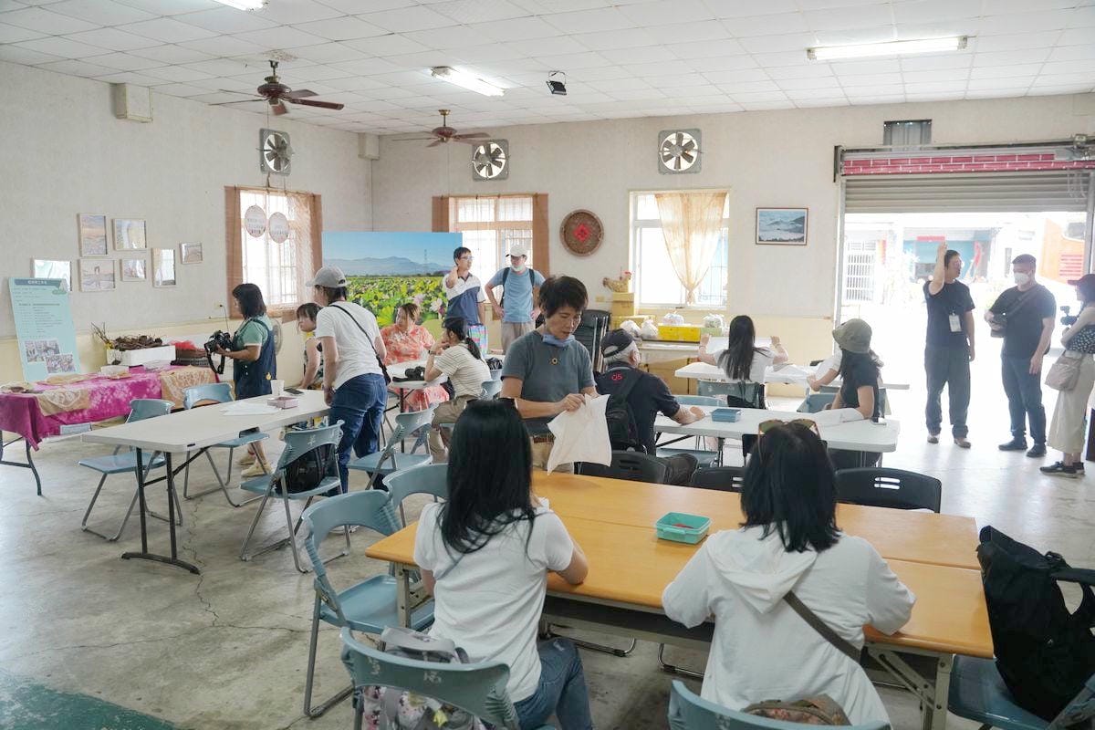 【台南白河草店社區】台南金牌農村潛力社區 稻荷咖工作坊荷染DIY 草店社區發展協會活動中心藕咖奶DIY