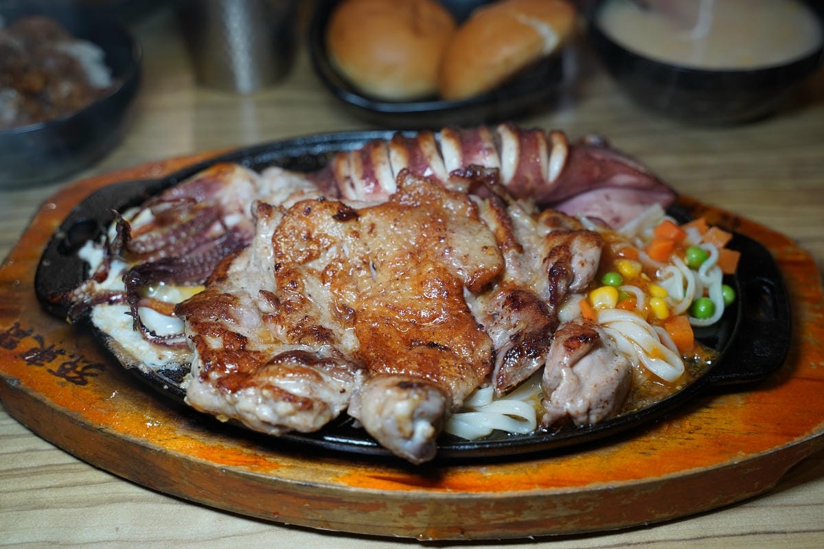 【孫東寶台式牛排教父桃園中山店】桃園市政府美食推薦 貴族30週年指定聯名餐送爽爽吃貨吊飾 - 第19張圖 【孫東寶台式牛排教父桃園中山店】桃園市政府美食推薦 貴族30週年指定聯名餐送爽爽吃貨吊飾