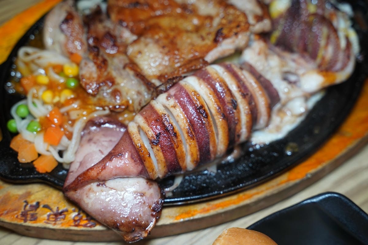【孫東寶台式牛排教父桃園中山店】桃園市政府美食推薦 貴族30週年指定聯名餐送爽爽吃貨吊飾 - 第20張圖 【孫東寶台式牛排教父桃園中山店】桃園市政府美食推薦 貴族30週年指定聯名餐送爽爽吃貨吊飾