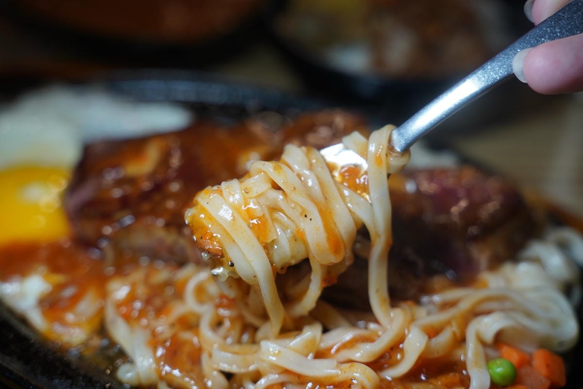 【孫東寶台式牛排教父桃園中山店】桃園市政府美食推薦 貴族30週年指定聯名餐送爽爽吃貨吊飾 - 第24張圖 【孫東寶台式牛排教父桃園中山店】桃園市政府美食推薦 貴族30週年指定聯名餐送爽爽吃貨吊飾