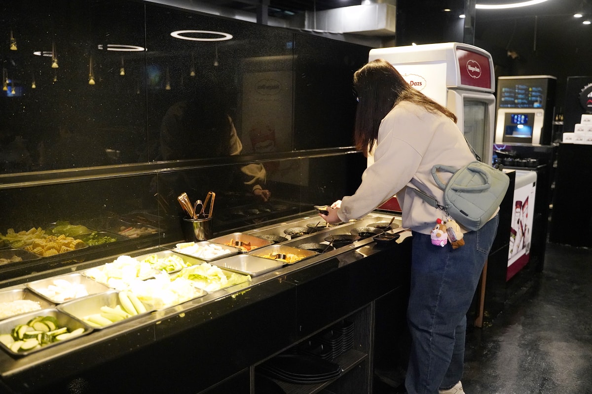 【匠夯日式無煙燒肉】桃園藝文特區燒肉吃到飽 專人桌邊剝蝦代烤超貼心 自助吧2.0全面升級