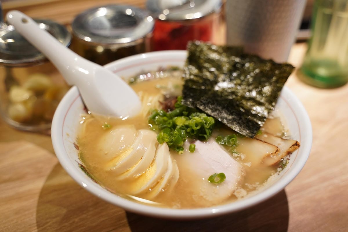 【豚骨拉麵大河】北海道札幌狸小路美食推薦 北海道No.1豚骨ラーメン 福岡直送豚骨專用麵條
