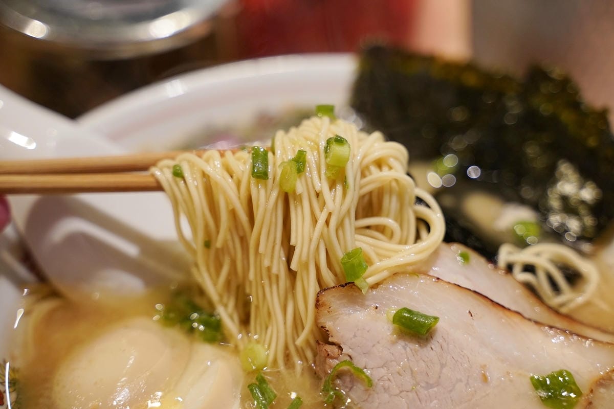 【豚骨拉麵大河】北海道札幌狸小路美食推薦 北海道No.1豚骨ラーメン 福岡直送豚骨專用麵條