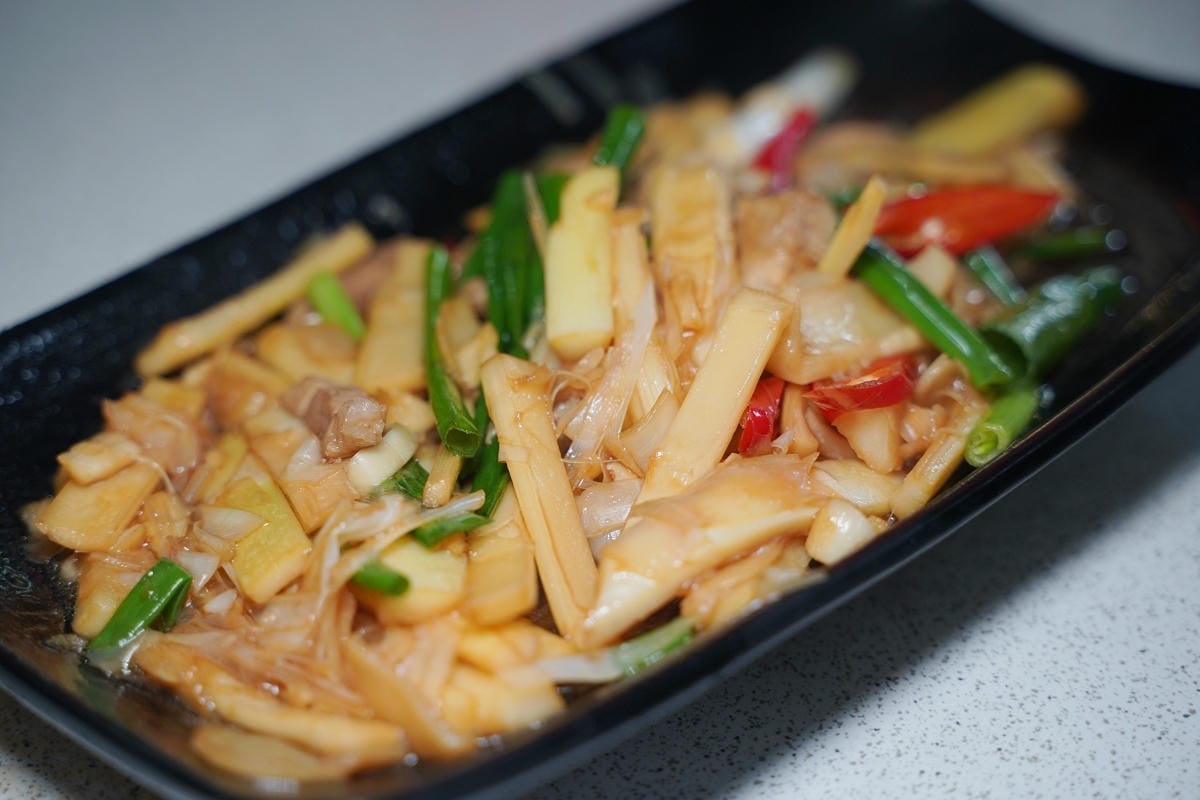 【七里香甕仔雞日月潭店】南投埔里美食餐廳推薦 鄰近桃米生態村/Cona’s妮娜巧克力城堡