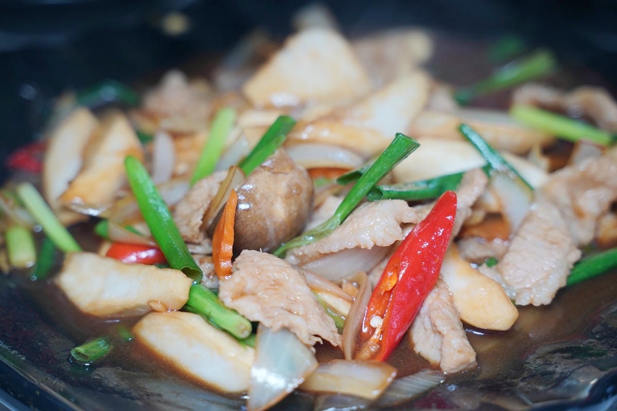 【七里香甕仔雞日月潭店】南投埔里美食餐廳推薦 鄰近桃米生態村/Cona’s妮娜巧克力城堡