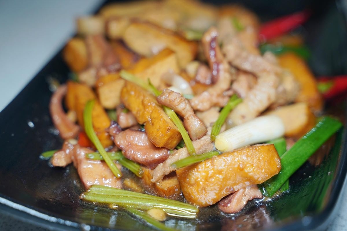 【七里香甕仔雞日月潭店】南投埔里美食餐廳推薦 鄰近桃米生態村/Cona’s妮娜巧克力城堡