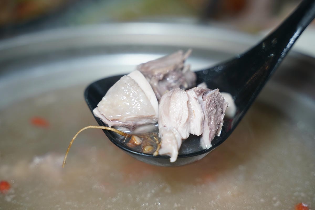【七里香甕仔雞日月潭店】南投埔里美食餐廳推薦 鄰近桃米生態村/Cona’s妮娜巧克力城堡