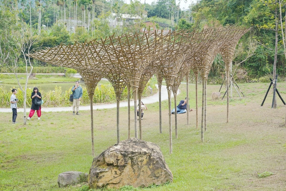 【漫心湖公園】南投魚池免費景點推薦 台版侏羅紀公園竹製暴龍超可愛 竹構藝術「呼吸」自然共生