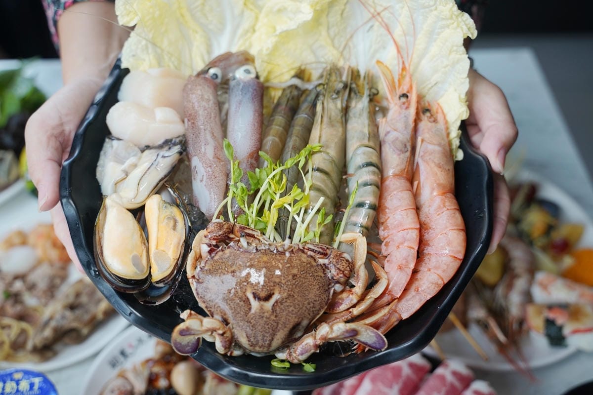 【羽葉麻辣火鍋三重火鍋吃到飽推薦】和牛海鮮 哈根達斯迷你杯/雪糕無限量供應 超大千坪停車場 - 第67張圖 【羽葉麻辣火鍋三重火鍋吃到飽推薦】和牛海鮮 哈根達斯迷你杯/雪糕無限量供應 超大千坪停車場