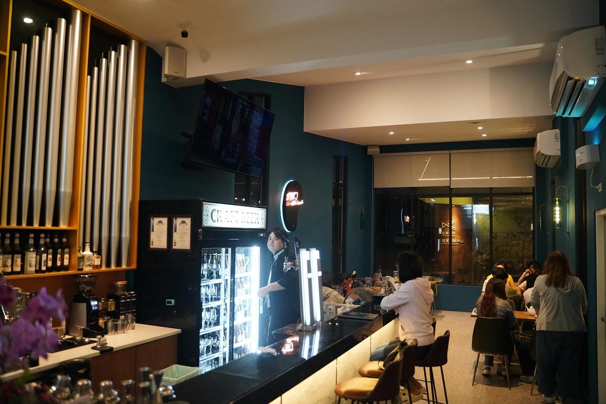 【癮食聖堂】桃園龍岡忠貞新村文化園區美食餐廳推薦 龍岡最老基督教堂化身創意料理雲式餐酒館 - 第5張圖 【癮食聖堂】桃園龍岡忠貞新村文化園區美食餐廳推薦 龍岡最老基督教堂化身創意料理雲式餐酒館
