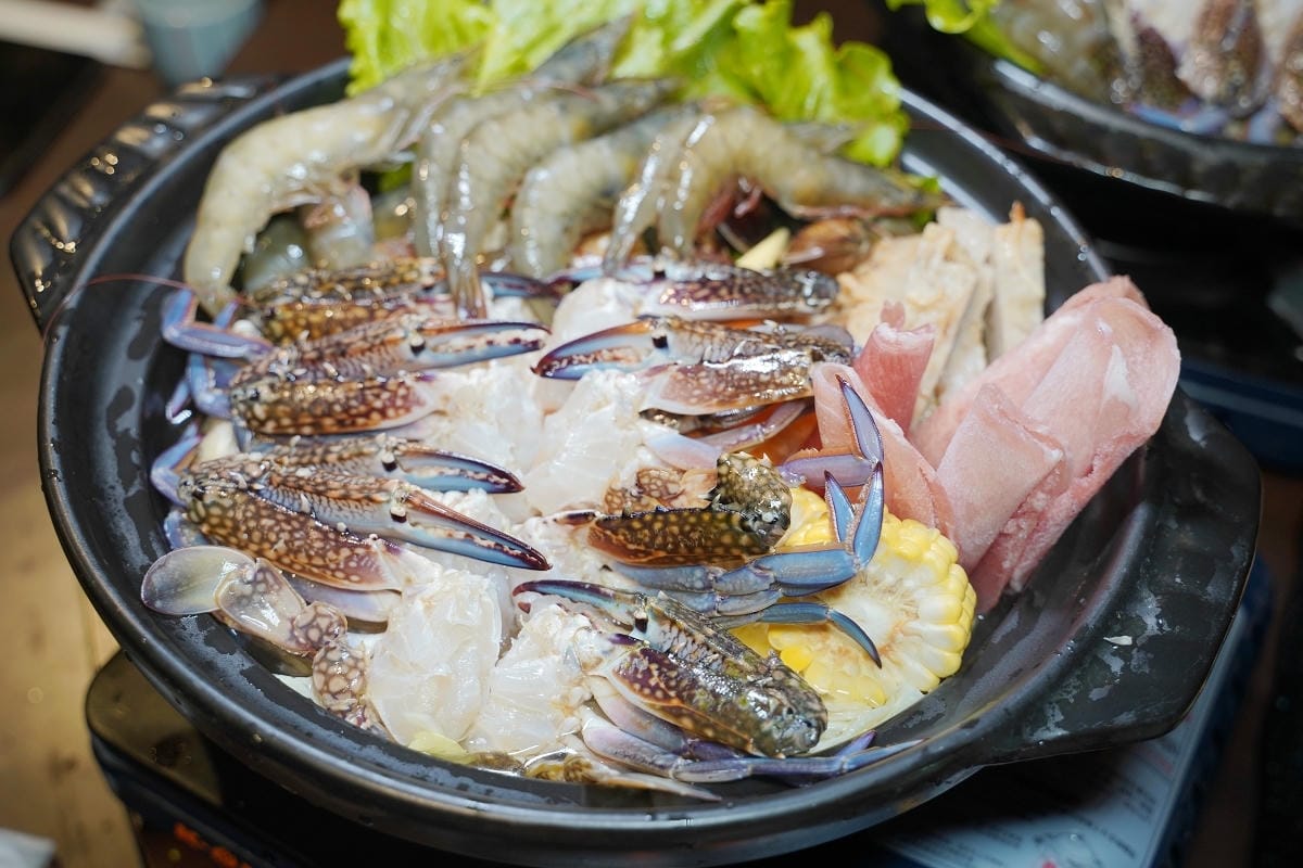 【吳桑深夜食堂】中壢南園二路宵夜 露天日料海鮮產地直送 美味必點螃蟹痛風鍋/深夜爆蝦炒飯