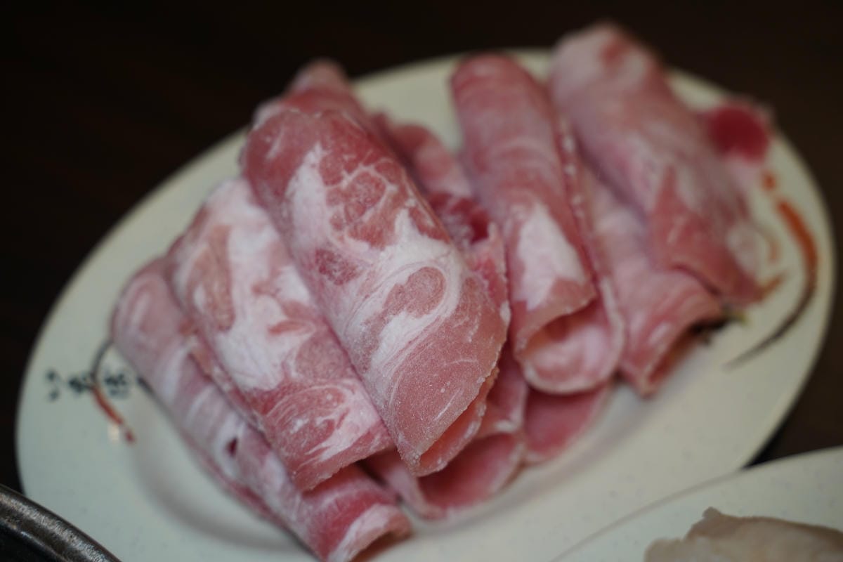 【熊霸羊肉爐】中壢羊肉爐推薦 真正炭火陶鍋香氣四溢火力足 內用套餐真材實料羊腳筋羊大骨必吃