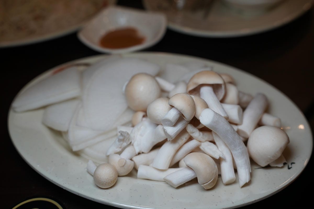 【熊霸羊肉爐】中壢羊肉爐推薦 真正炭火陶鍋香氣四溢火力足 內用套餐真材實料羊腳筋羊大骨必吃