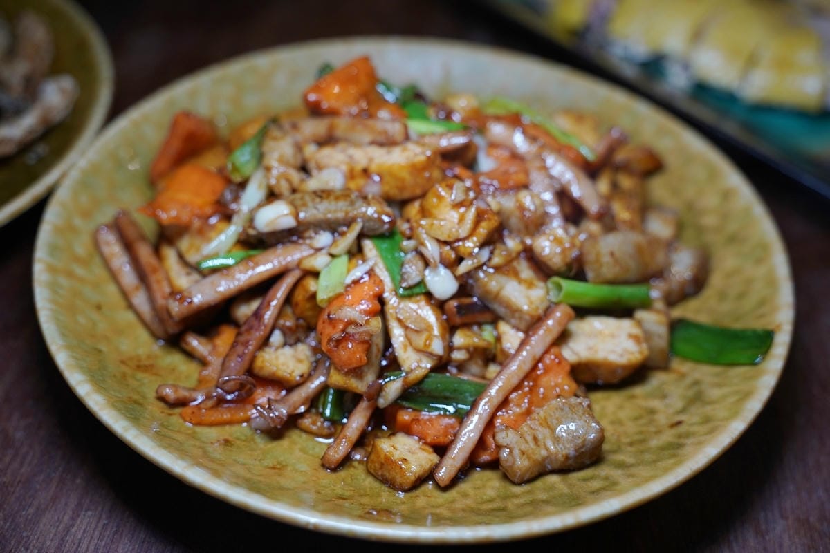 【南庄老金龍飯店】創立於民國五十二年 傳統客家菜/食福裁縫車四方桌 高CP值平安套餐份量足