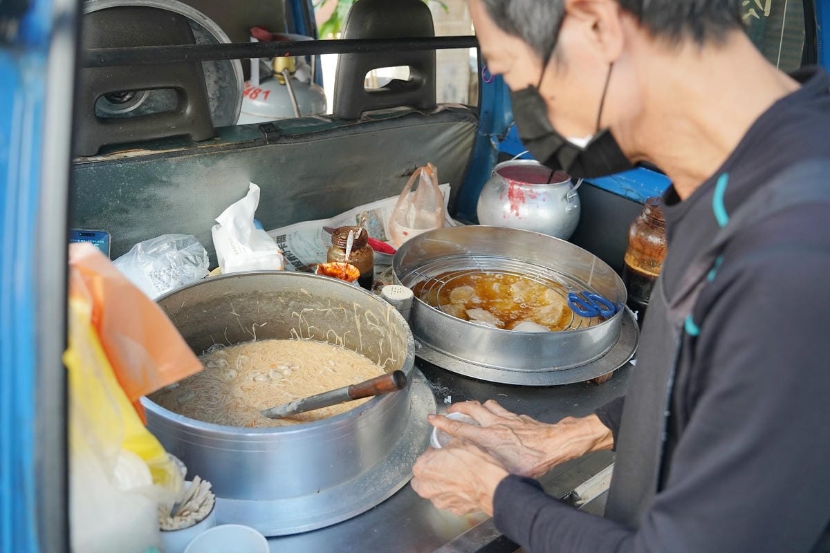 【內壢成章二街無名餐車】內壢超人氣排隊美食 真材實料星期天限定營業 平價好吃大腸麵線/肉圓