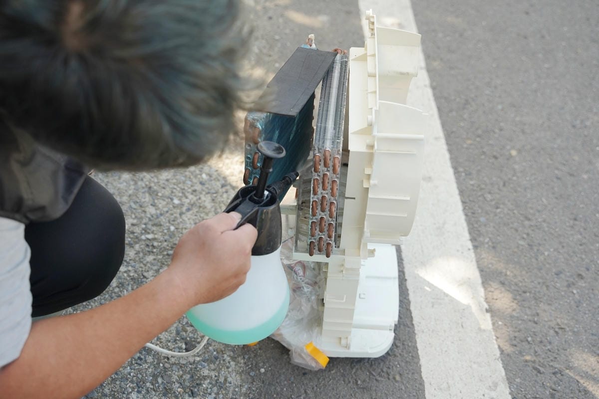 【泡泡龍居家清潔】專人到府服務除濕機清洗 到府家電清洗專業 除濕機保養深層清潔更健康