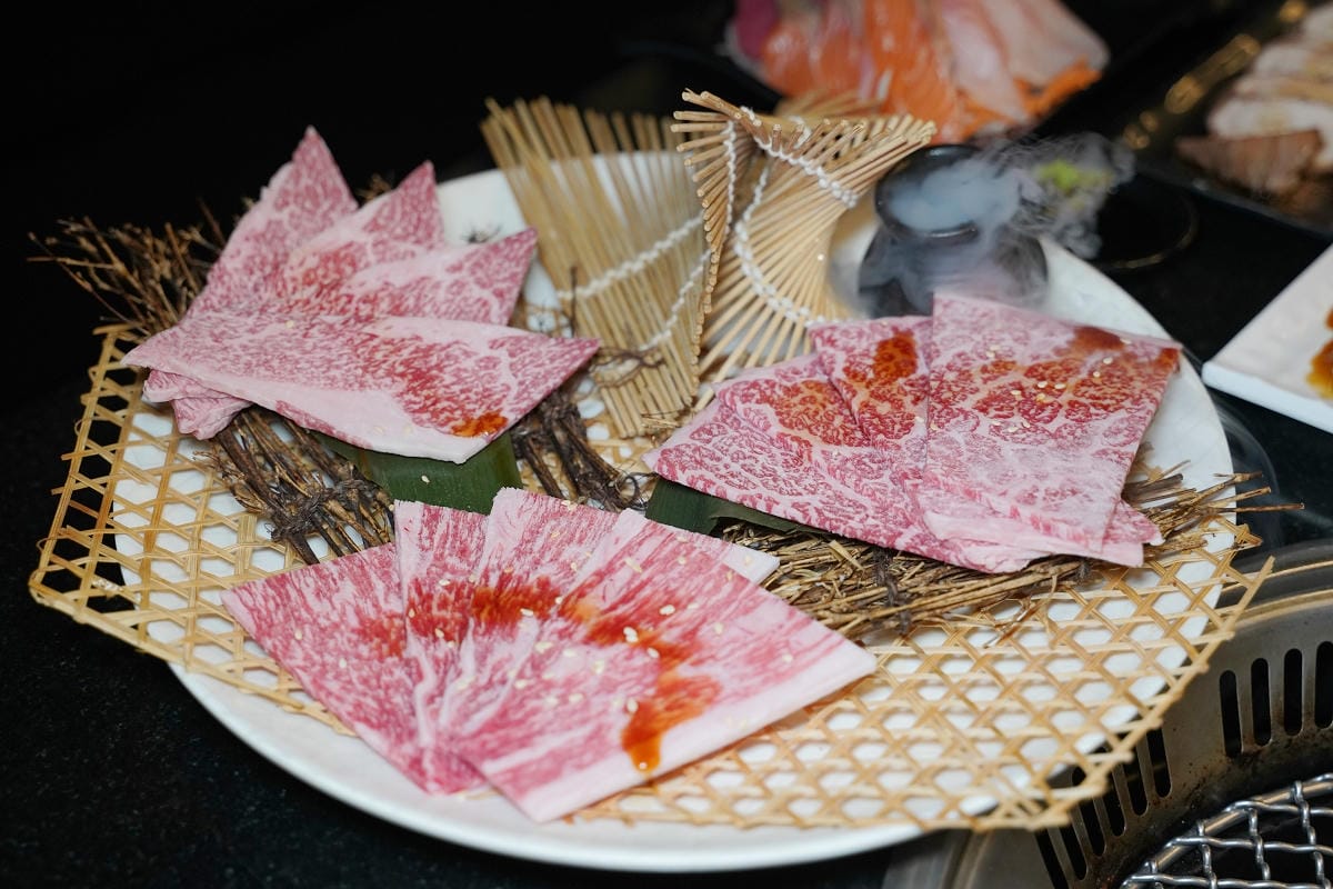 【匠夯日式無煙燒肉】桃園藝文特區燒肉吃到飽 專人桌邊剝蝦代烤超貼心 自助吧2.0全面升級
