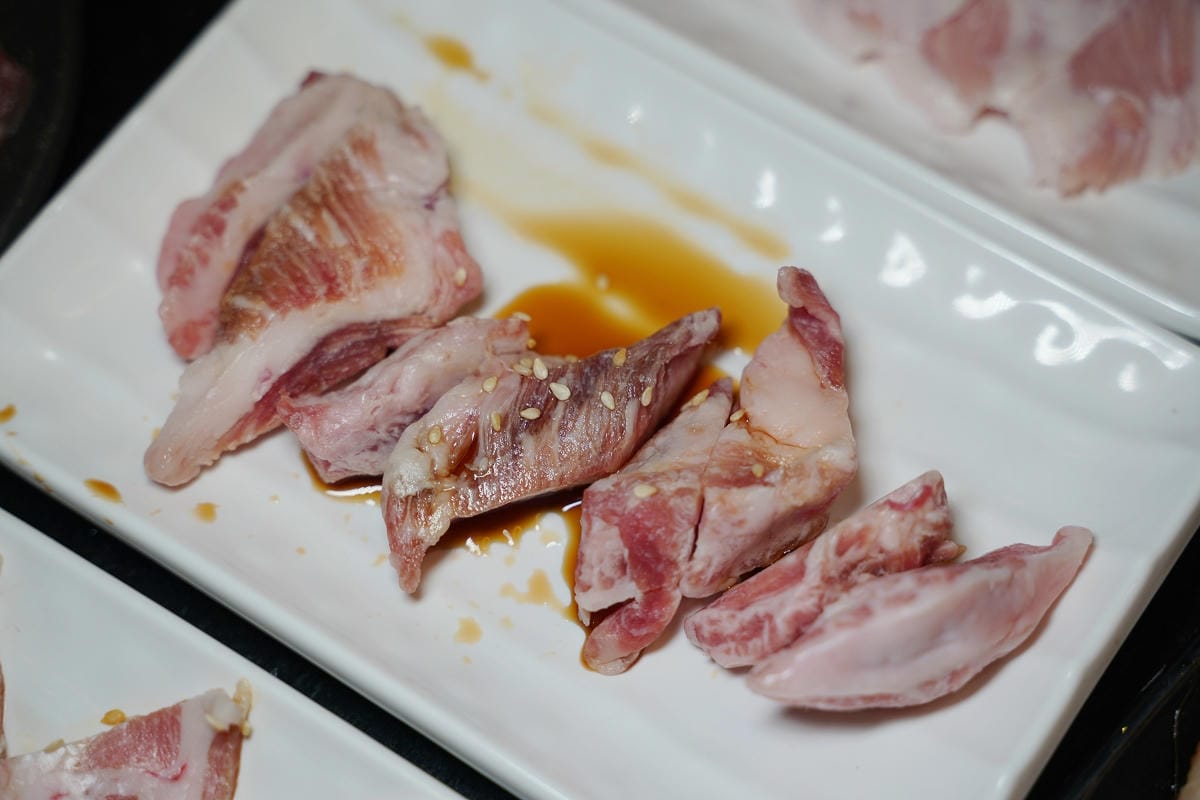 【匠夯日式無煙燒肉】桃園藝文特區燒肉吃到飽 專人桌邊剝蝦代烤超貼心 自助吧2.0全面升級