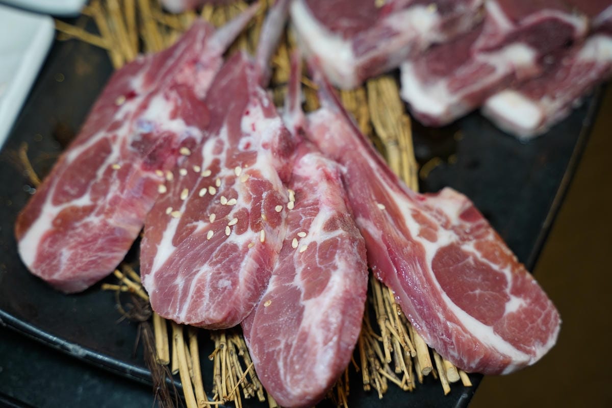 【匠夯日式無煙燒肉】桃園藝文特區燒肉吃到飽 專人桌邊剝蝦代烤超貼心 自助吧2.0全面升級