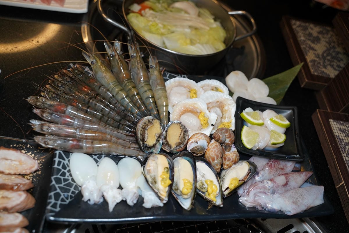 【匠夯日式無煙燒肉】桃園藝文特區燒肉吃到飽 專人桌邊剝蝦代烤超貼心 自助吧2.0全面升級