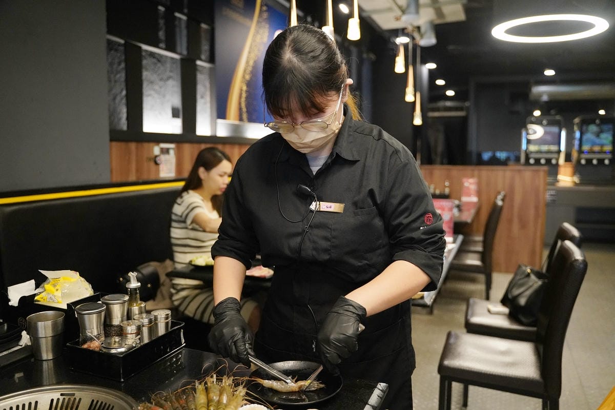 【匠夯日式無煙燒肉】桃園藝文特區燒肉吃到飽 專人桌邊剝蝦代烤超貼心 自助吧2.0全面升級