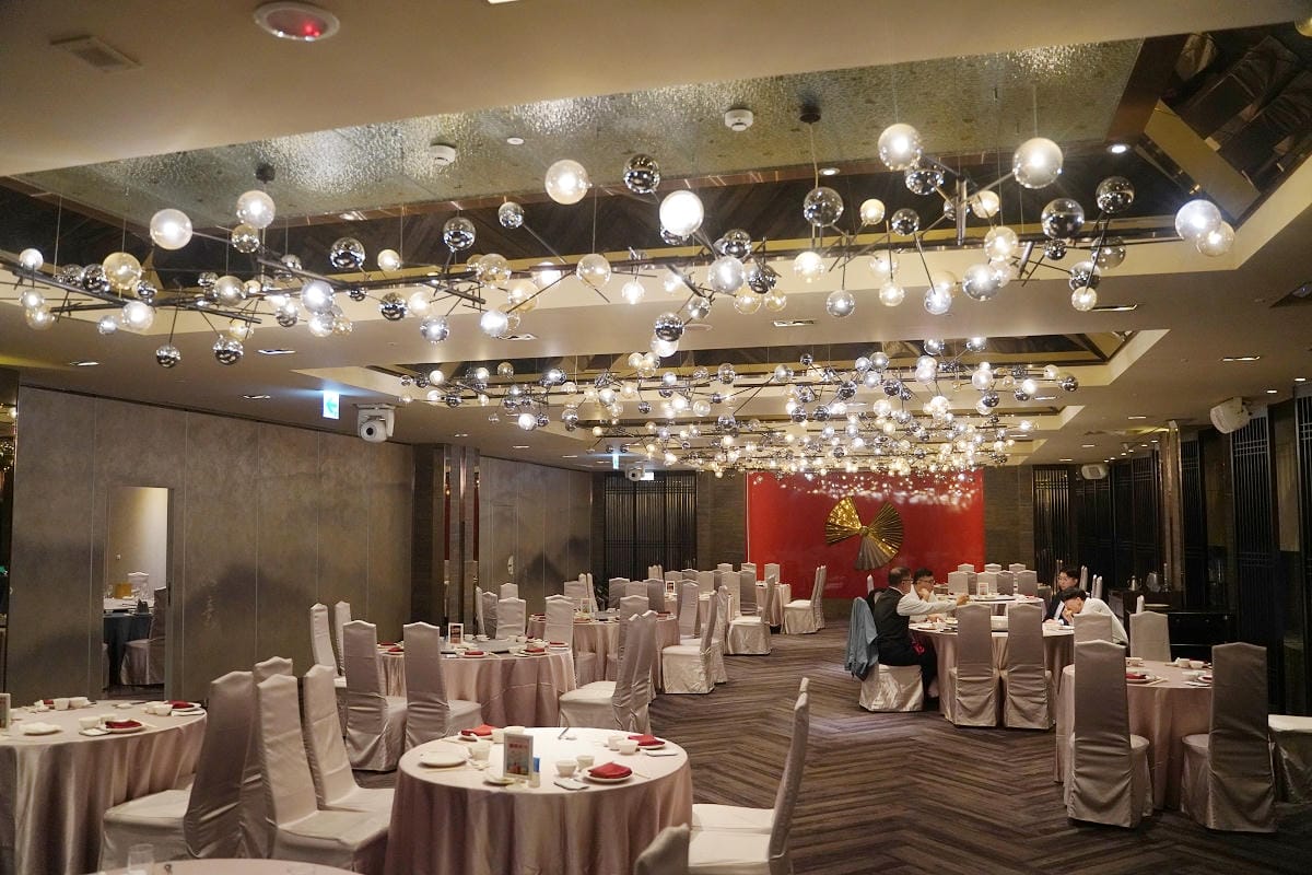 【尊爵大飯店 桃苑中餐廳】桃園藝文特區美食餐廳推薦 古典窗櫺雕繪高雅合宜 港式料理精緻合菜