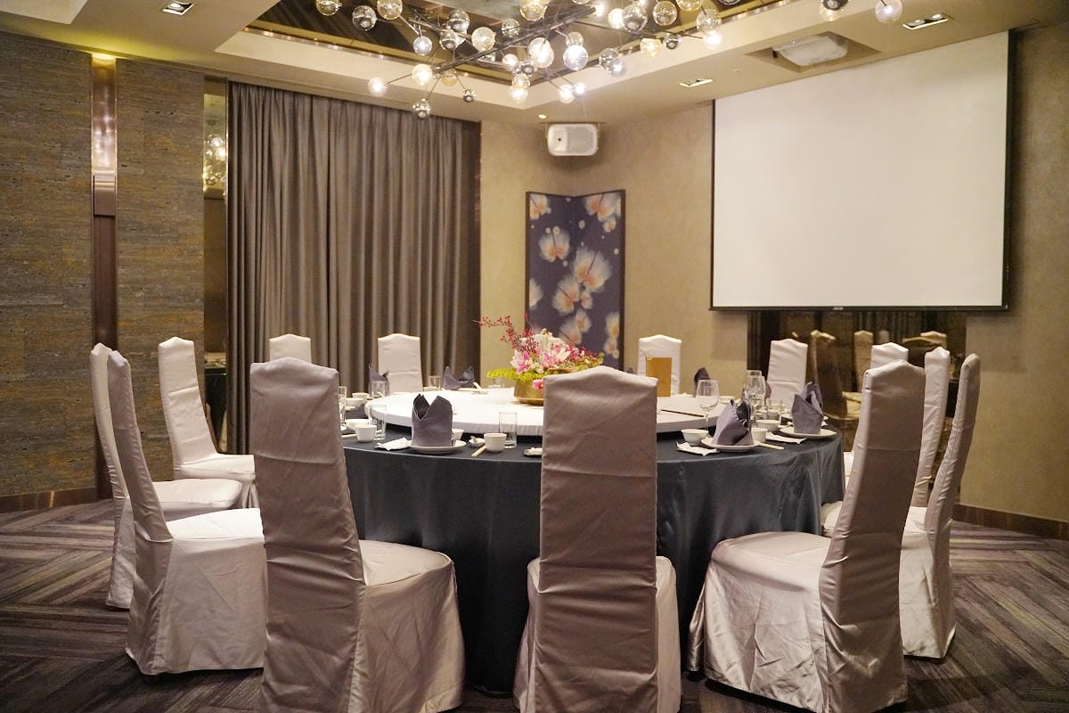 【尊爵大飯店 桃苑中餐廳】桃園藝文特區美食餐廳推薦 古典窗櫺雕繪高雅合宜 港式料理精緻合菜