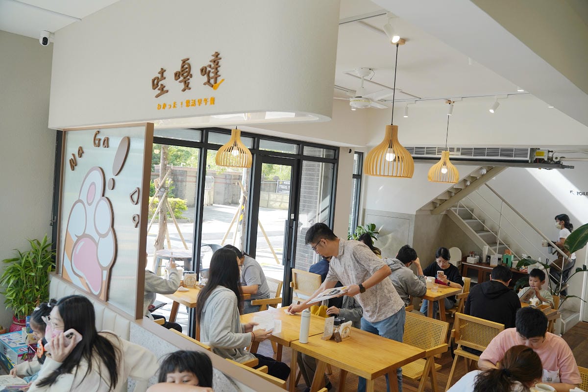 【哇嘎噠WAGADA咖啡早午餐】青埔網美早午餐 可愛貓掌挑高雙層用餐空間 免費專用停車場